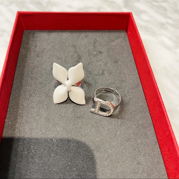Dior White Flower Ring - Picture 2 of 5